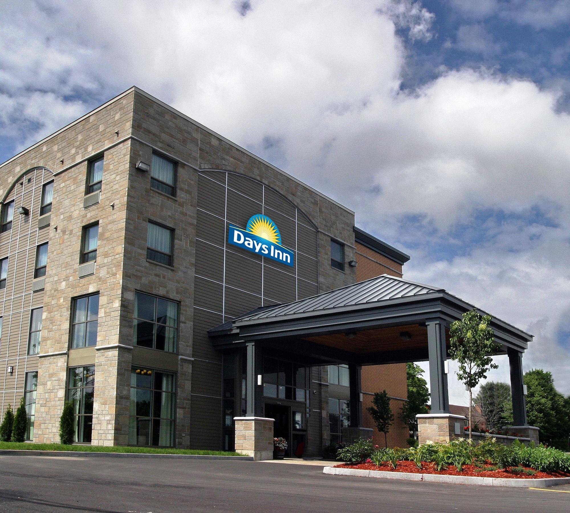 Days Inn By Wyndham Levis Exterior photo